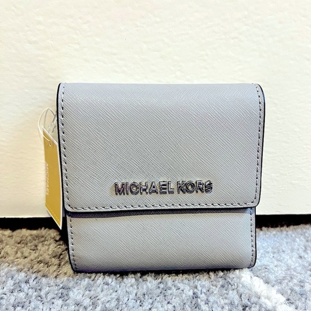 🩶 Michael Kors 🩶 small grey leather wallet NWT - Picture 1 of 5